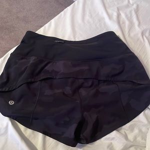 Lululemon high rise Camo shorts, 2.5 inch